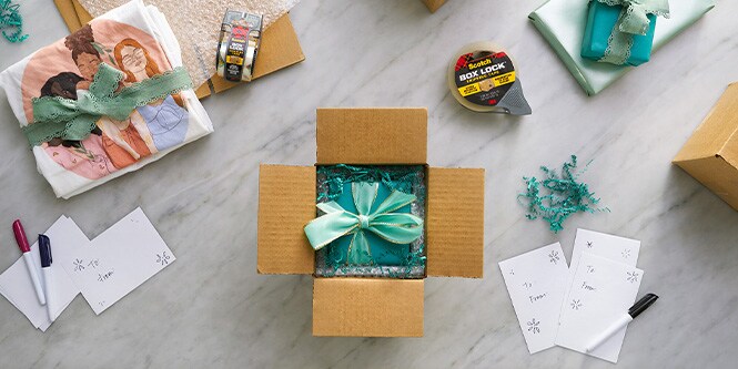 La confiance dans vos envois. Emballage cadeau avec ruban d'expédition Scotch Box Lock.

